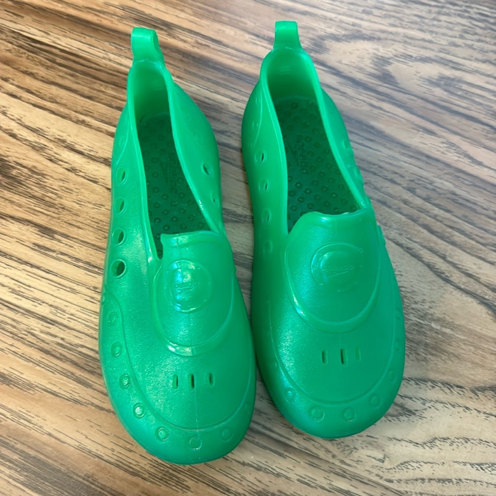 Speedo water shoes - toddler size 9/10